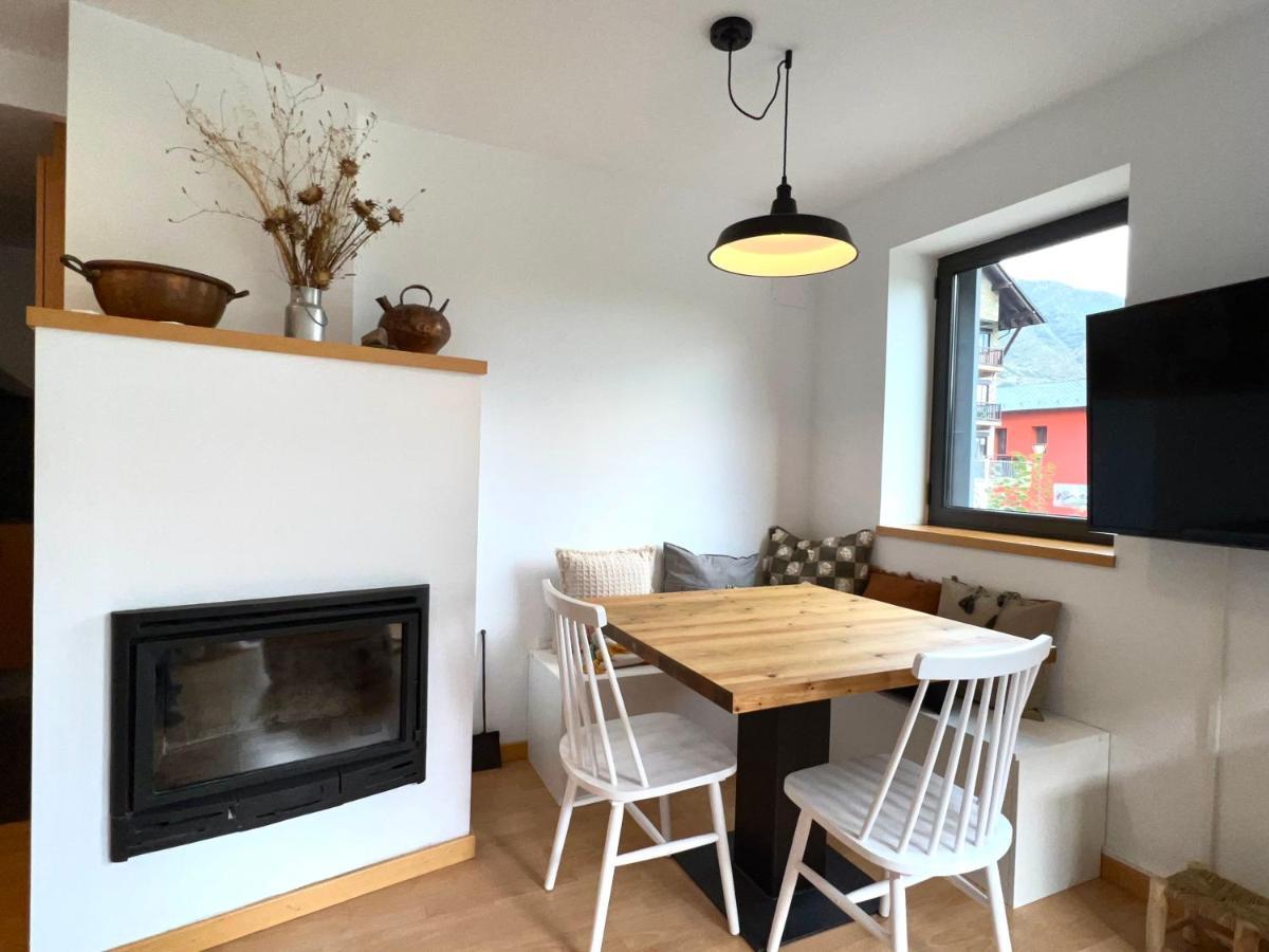 Apartament La Gisca - L'Amfitriona Valencia D'Aneu Bagian luar foto